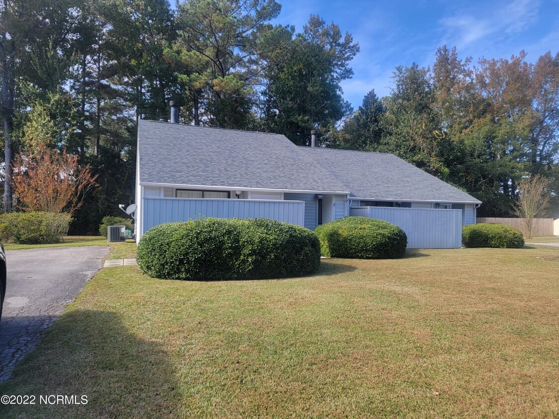 1011 Kings Way, New Bern, NC 28562 Townhome Rentals in New Bern NC