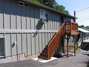 Building Photo - 508 SE Davis St