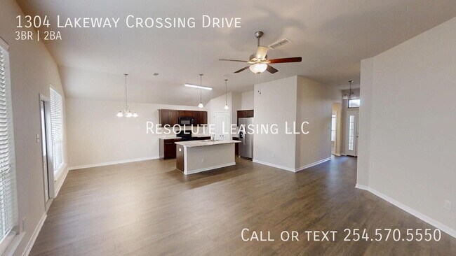 Foto del edificio - 1304 Lakeway Crossing Dr