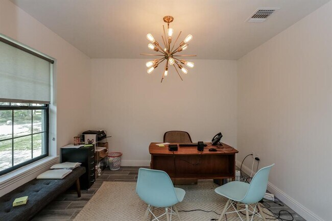 Foto del edificio - 611 Blue Willow Dr