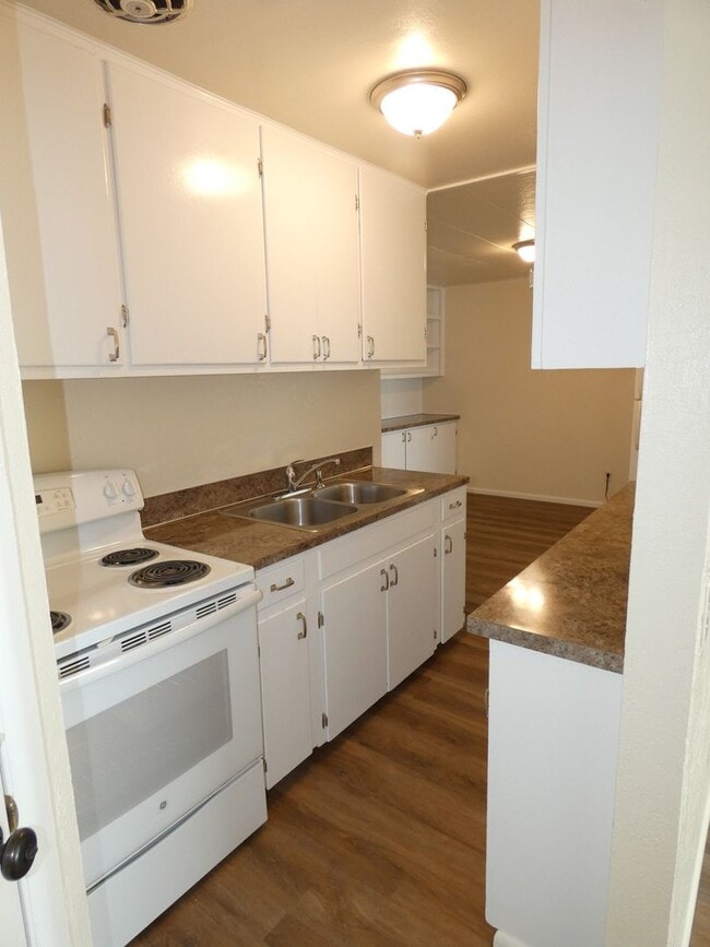 Building Photo - 822 1/2 S C Street **Upstairs Unit **