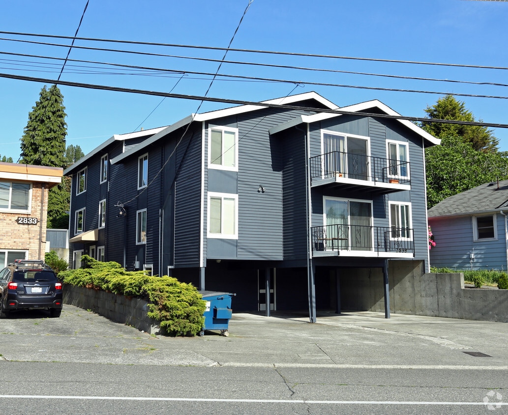Building Photo - Thorn 5 Apartments