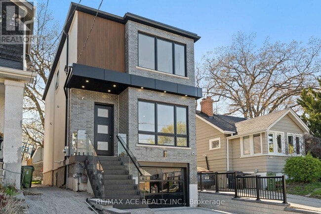 Building Photo - 122 Warden Ave.