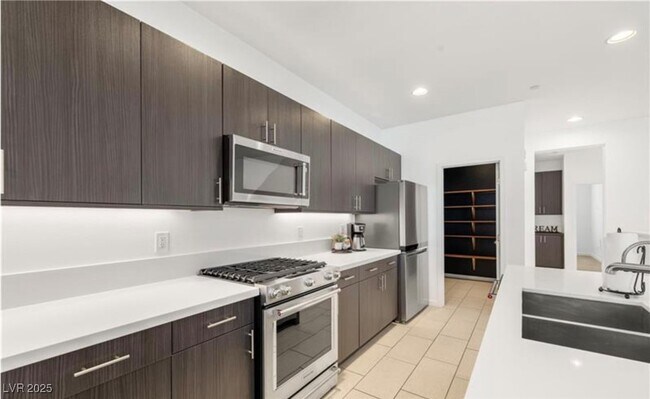 Foto del edificio - 11278 Kraft Mountain Ave