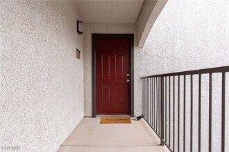 Building Photo - 950 Seven Hills Dr