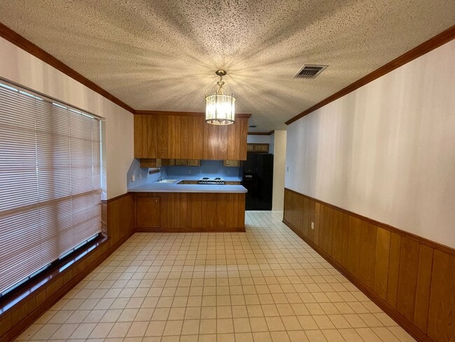 Building Photo - Large Brick Home In Desirable "Huntington ...