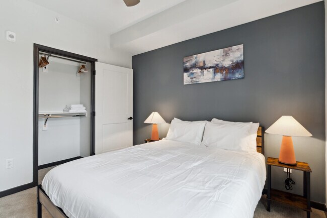 Building Photo - 423 E Michigan St