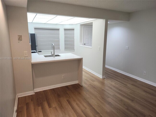 Foto del edificio - 12501 SW 14th St