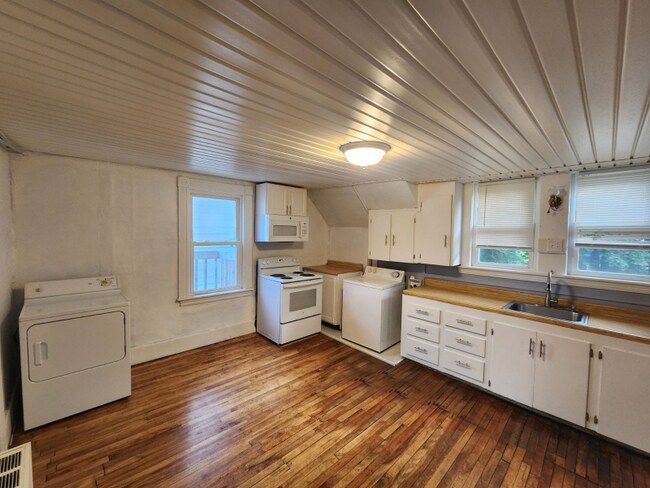 Building Photo - 136 Katahdin Ave