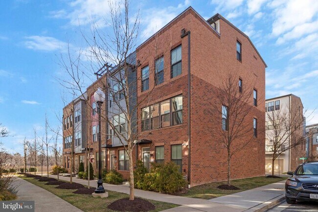 Building Photo - 6100 Enquirer St