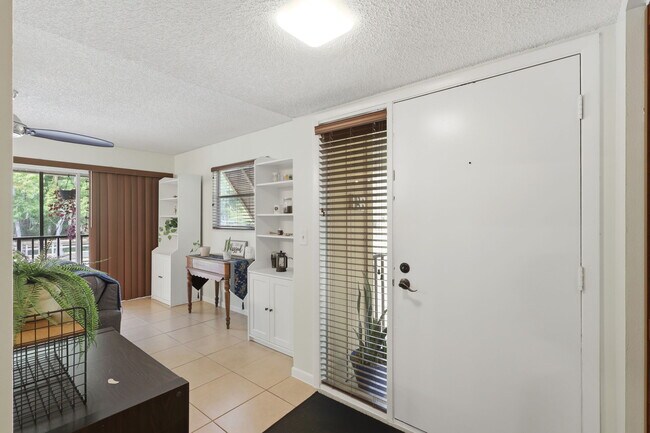 Foto del edificio - 140 Orchid Woods Ct