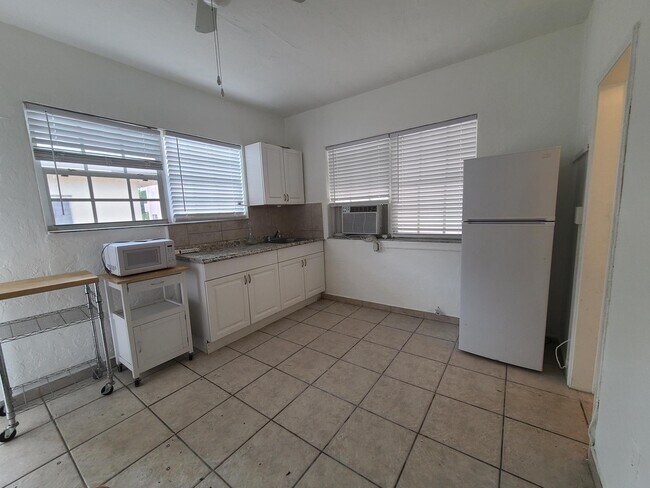 Foto del edificio - 6860 Abbott Ave