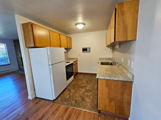 Kitchen - 3419 22nd Ave W
