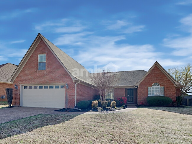 Building Photo - 1027 Stable Run Dr