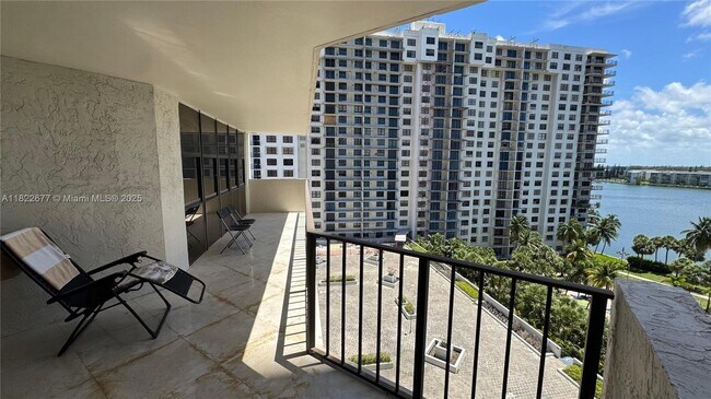 Foto del edificio - 18181 NE 31st Ct