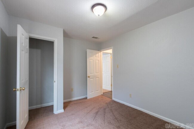 Building Photo - 2121 S Park St