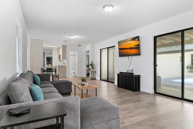 Building Photo - 919 Avenue South Southeast-SI FL1-ID1325030P