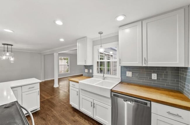 Building Photo - 3306 W 71st Ter