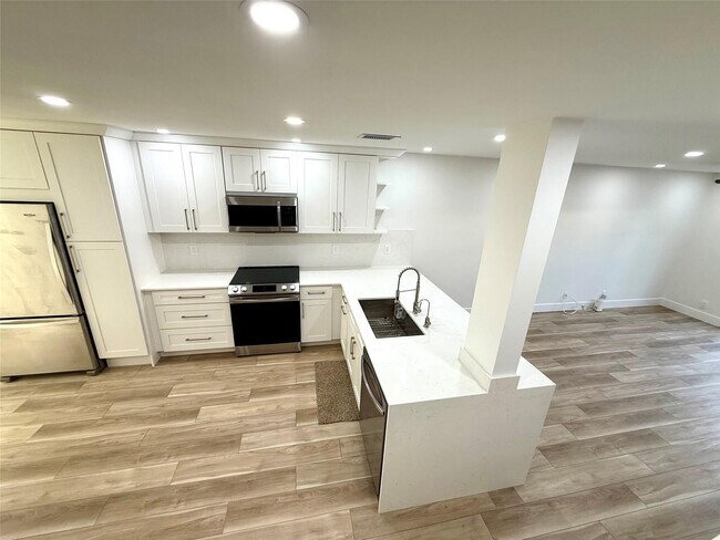 Foto del edificio - 4525 Bougainvilla Dr