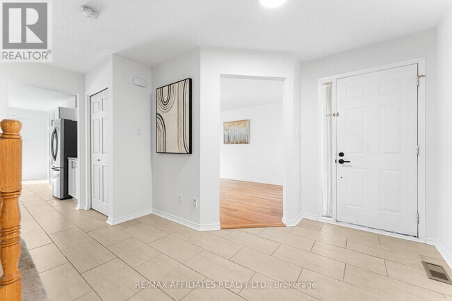 Building Photo - 33 Inverary Dr