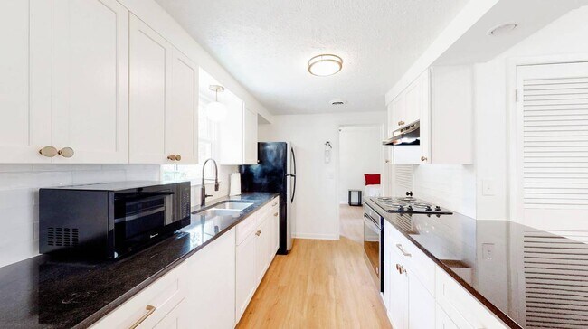 Building Photo - 7495 Helms Ct