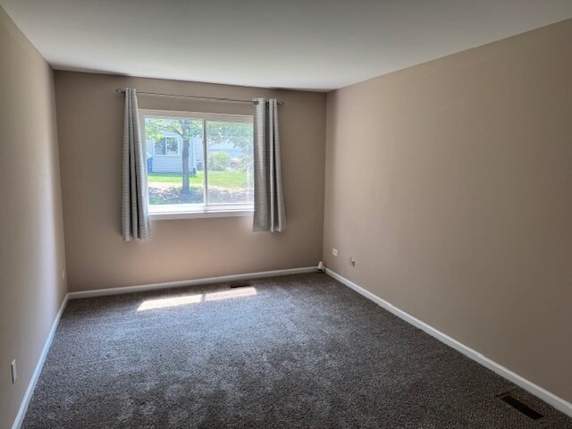 Building Photo - 303 Newport Ln