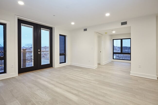 Building Photo - 85 Willow Ct