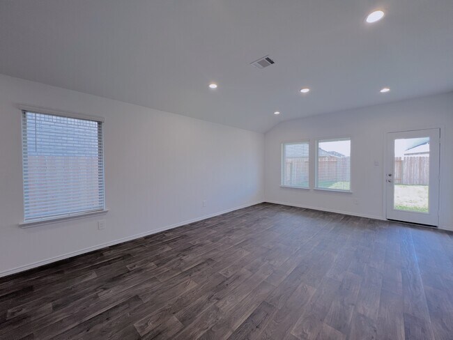 Building Photo - 21227 Alder Oaks Dr