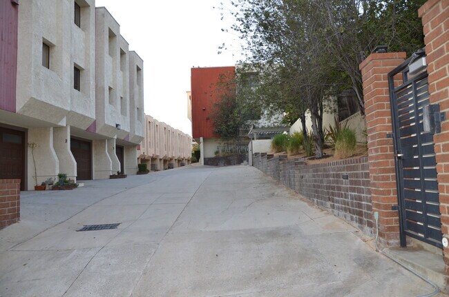 Foto del edificio - 2621 E 20th St