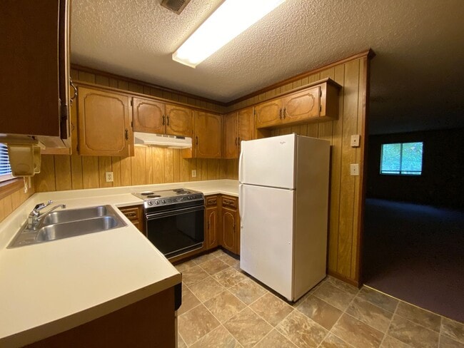 Building Photo - Lonely Pines- 843