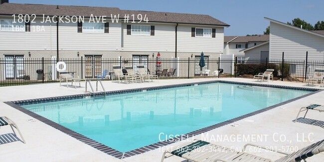 Building Photo - 1802 Jackson Ave W #194