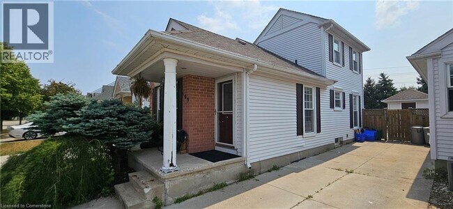 Building Photo - 109 Wake Robin Dr