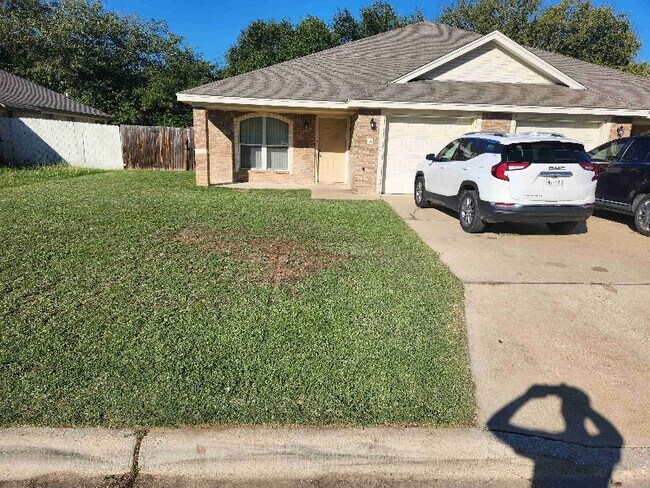 Foto del edificio - 221 Dale Earnhardt Dr