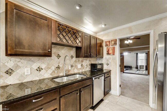 Foto del edificio - 4 br, 2 bath House - 1004 Galaxy Drive