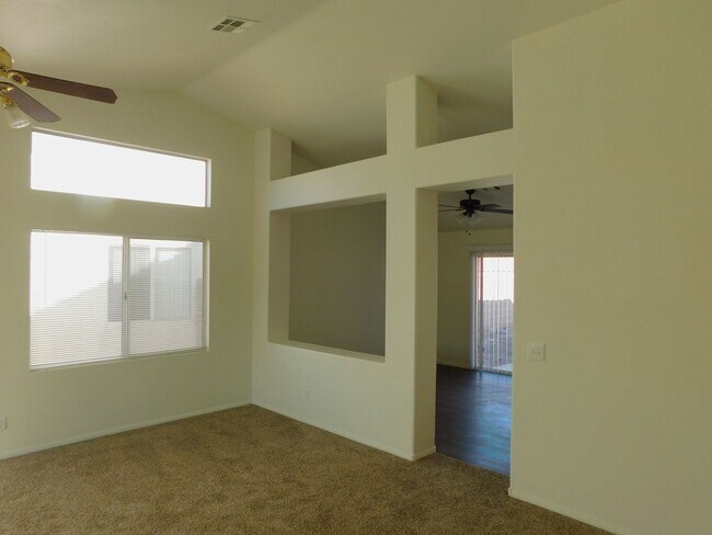 Building Photo - Great Single Story Home!