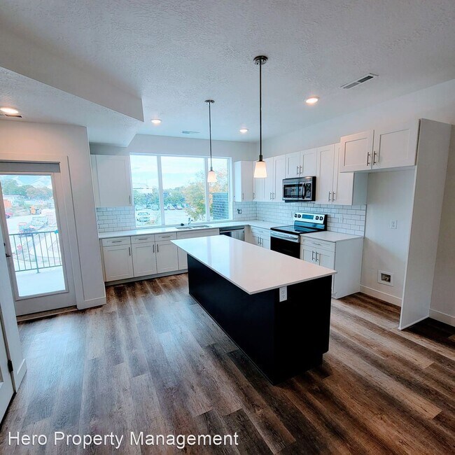 Building Photo - 4 br, 3.5 bath House - 3562 South Blue Tee...