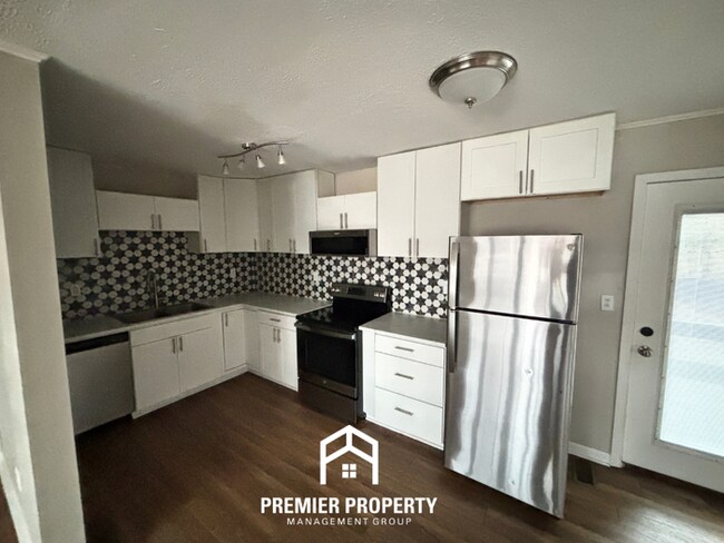 Foto del edificio - Charming 3BR/2BA Birmingham Home with Hardwood Floors & Covered Patio