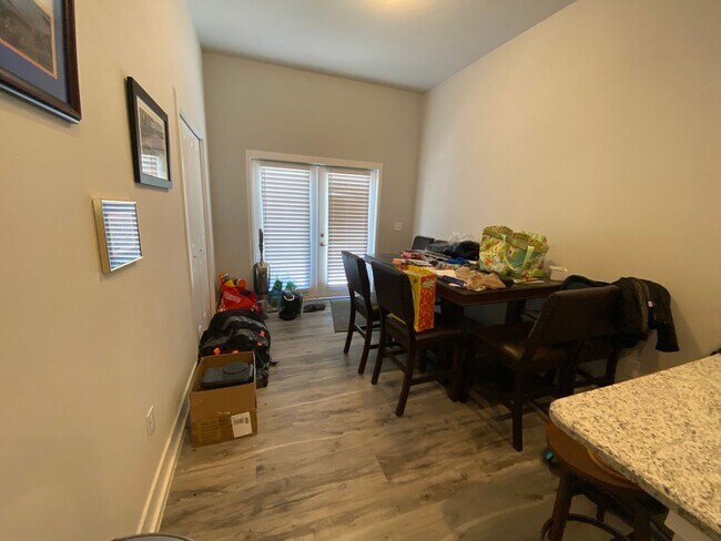 Building Photo - 3 BEDROOM 2 BATH HOME FALL 2026