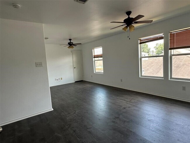 Building Photo - 508 Birch Cluster Ct