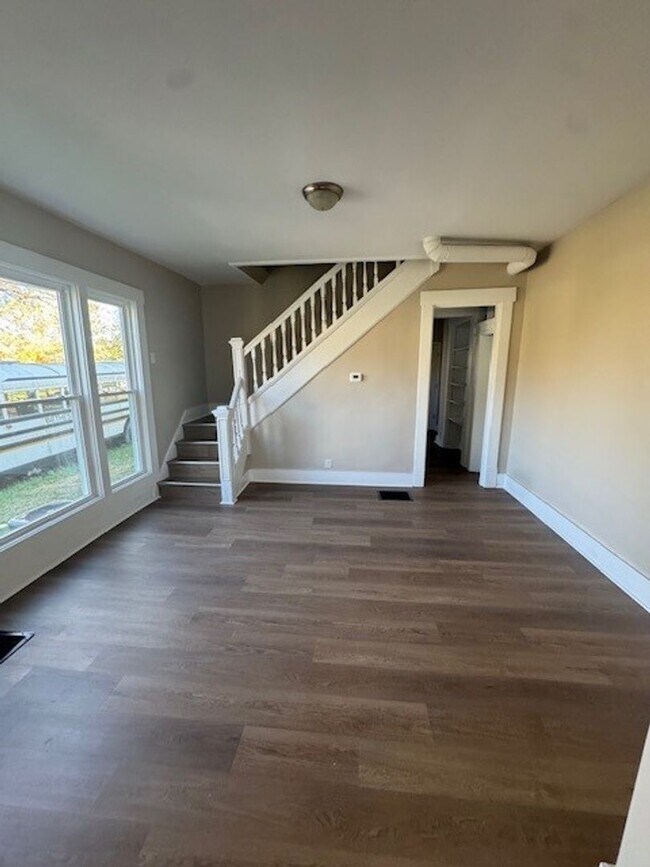 Foto del edificio - Newly Remodeled 3BR/1.5BA Townhome - Bates Hendricks
