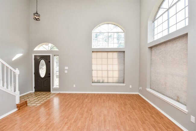 Foto del edificio - 16834 Scenic Gardens Dr