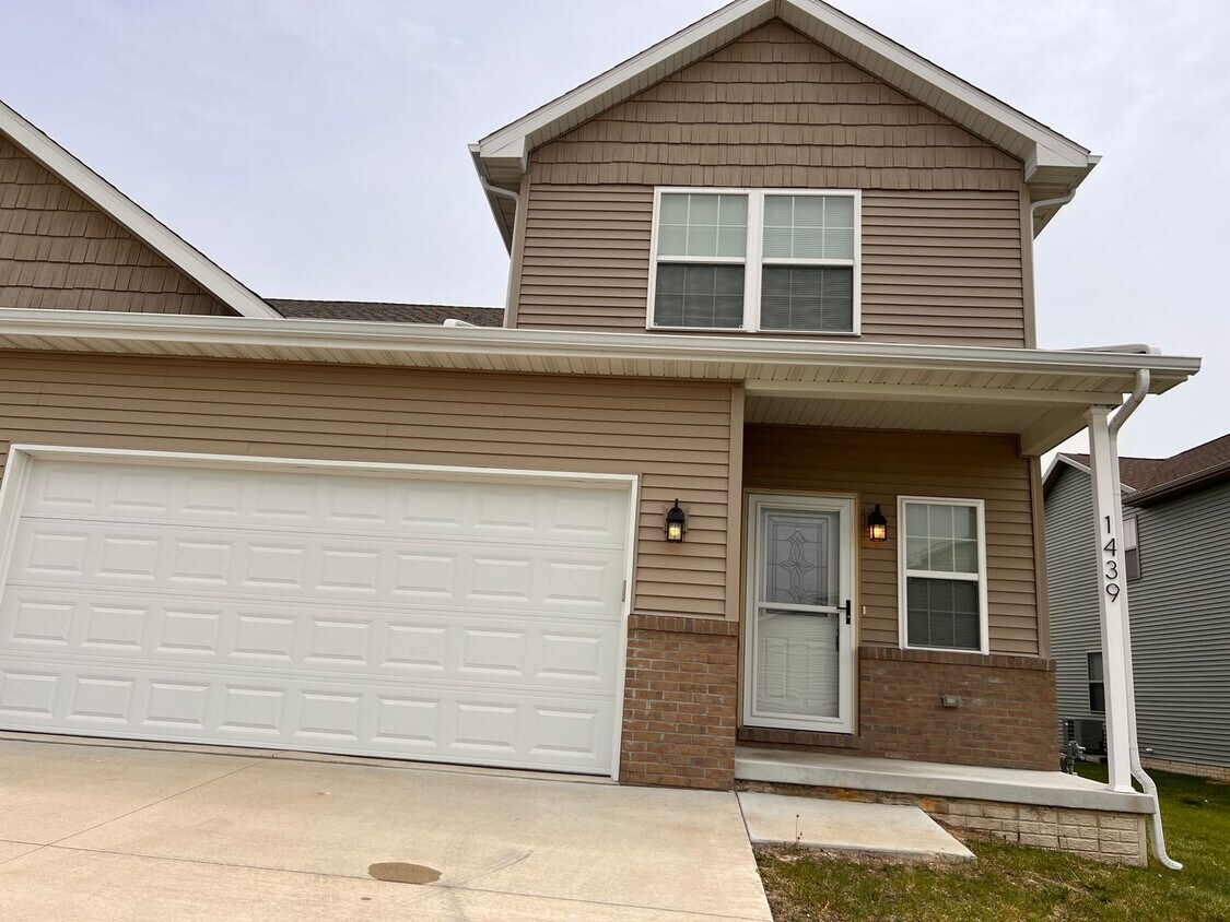 Primary Photo - Introducing a stunning 4-bedroom, 3.5-bath...