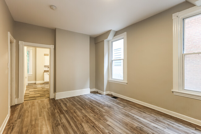 Building Photo - 3 Bedroom Cincinnati Home