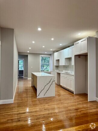 Building Photo - 8 Kilsyth Rd