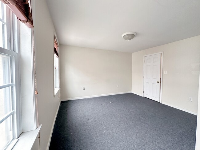 Building Photo - 1525 Montrose St