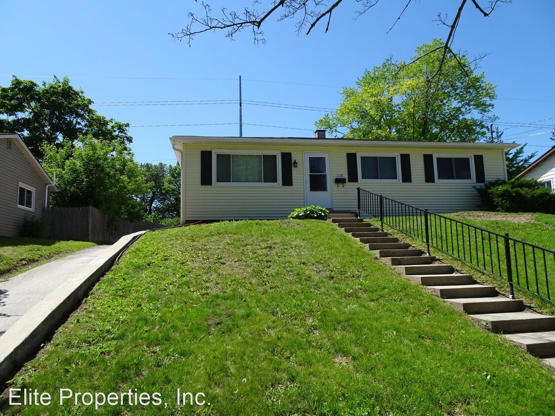 4 br, 1.5 bath House 1125 W. Birch Drive House Rental in Waukesha