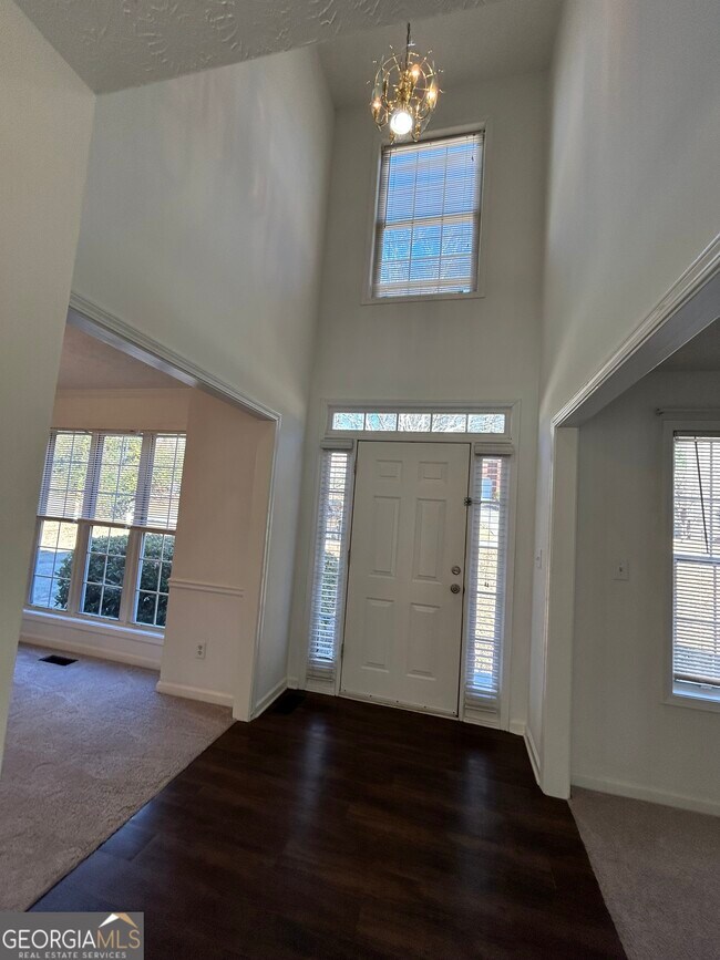 Foto del edificio - 2022 Whitfield Ln