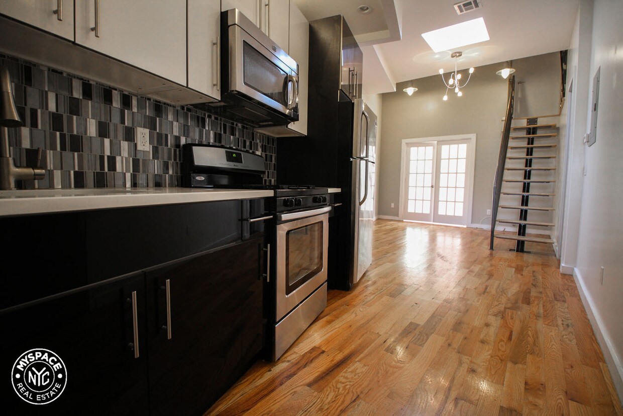 Primary Photo - 216 Driggs Ave