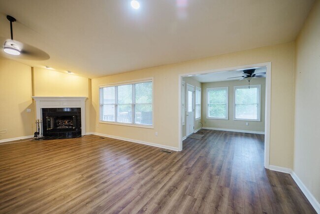 Foto del edificio - Charming 3 bedroom, 2 bathroom located in the picturesque Hot Springs Village
