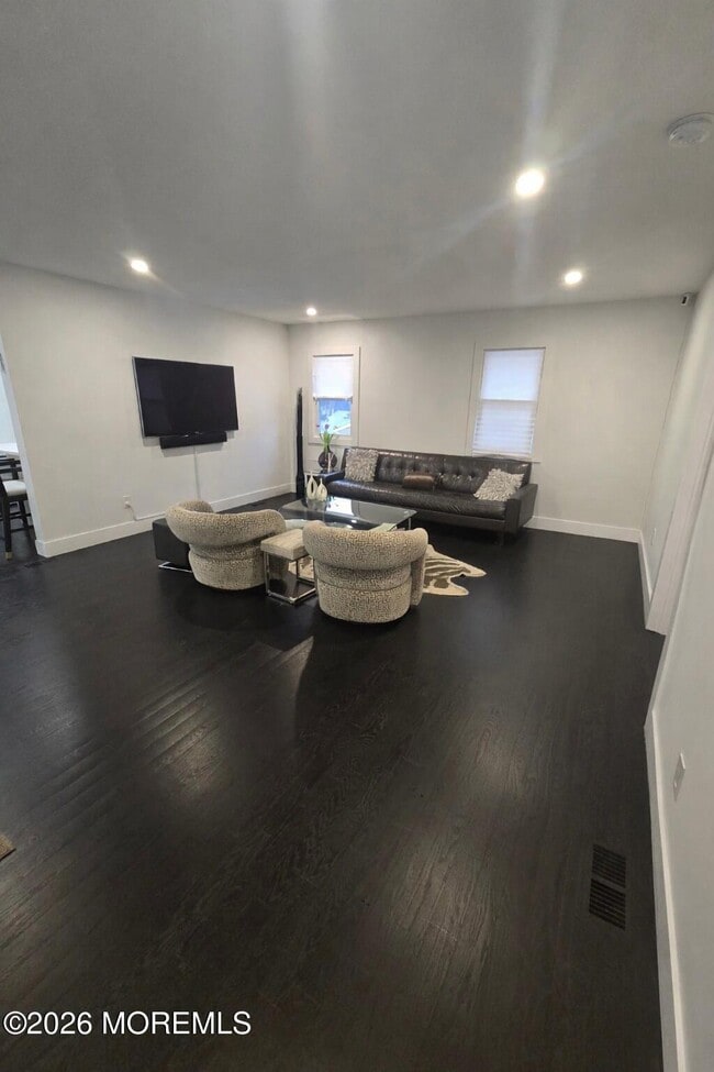 Building Photo - 486 W Lincoln Ave